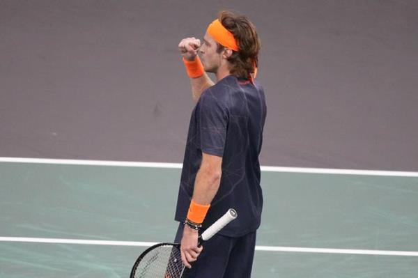 Russia's Andrej Rublev wins a point against Alex De Minaur.