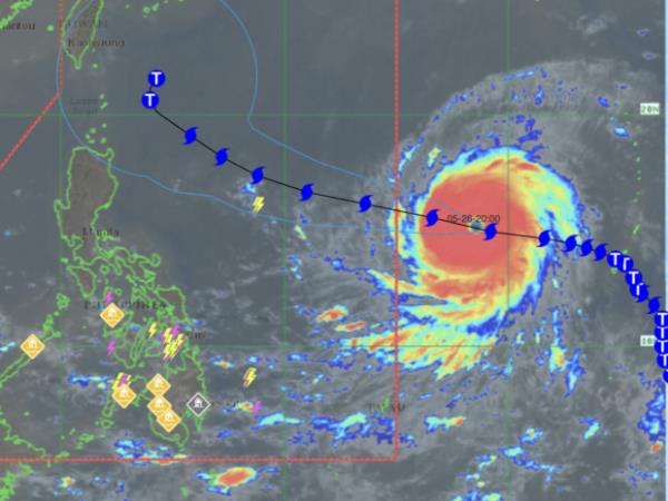 墨西哥电力公司准备应对超级台风“玛瓦”造成的电力中断 