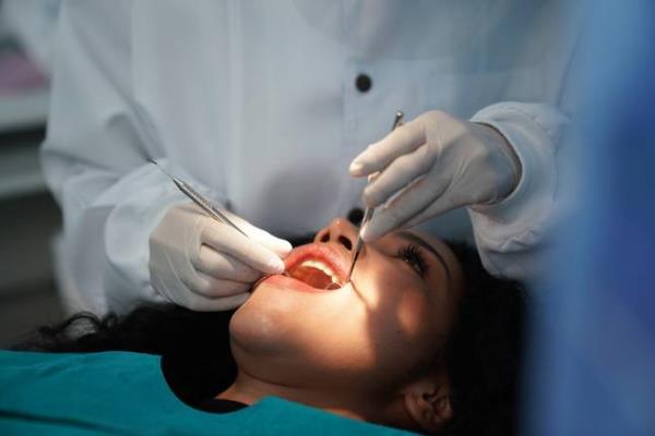 She claims she can tell if you are right or left handed just by looking in your mouth. Credit: Getty/Tunvarat Pruskachat