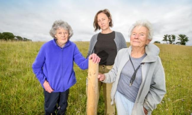 Joy Elworthy (left) with Lindsay Pugh (centre) and Hanny Fox.